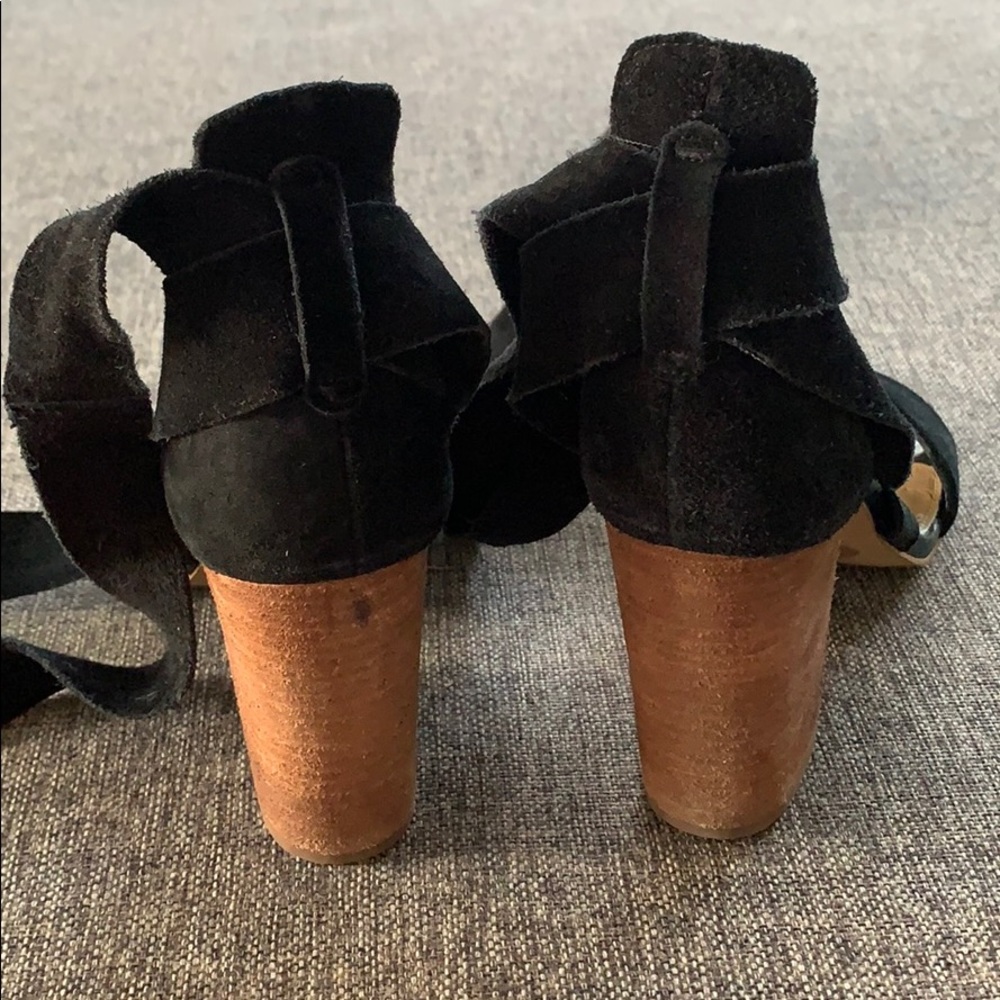 Suede strap sandals - Picture 3 of 10